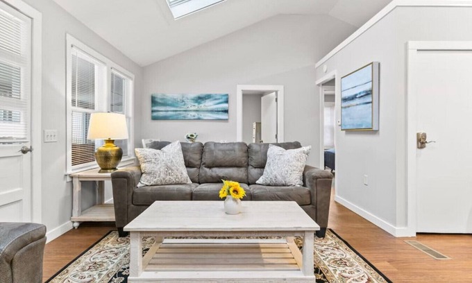 Colchester Casa | 2BR Camp w/ Amazing Beach Views