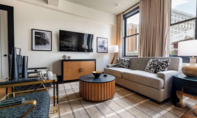 French Quarter Hotel | 2BR Cityscape 2 Blocks from Bourbon St | The Mayfair