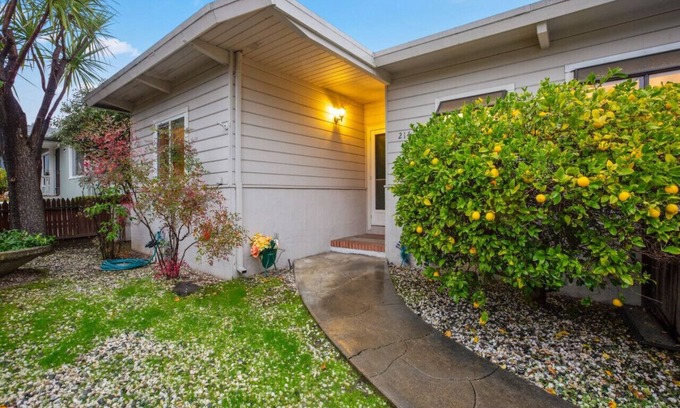 University Heights Casa | 2BR Close To Stanford, Medical Center and Hospital