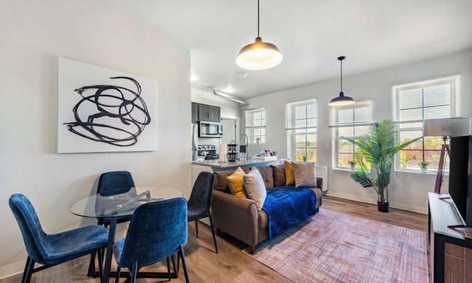 New Center Detroit Apartamento | 2BR Comfort Apartment Close to Henry Ford