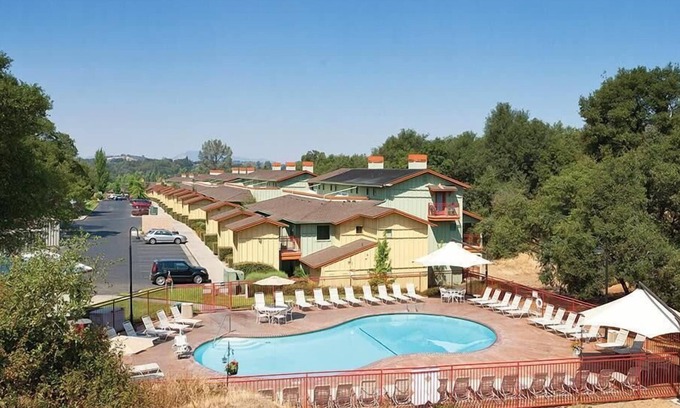 Angels Camp Condominio | 2br Condo Family Fun Pool Side w/ Golf!