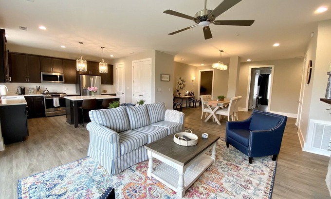 Diamond Hill Condominio | 2BR Condo in Downtown Lynchburg w/ Picturesque Views