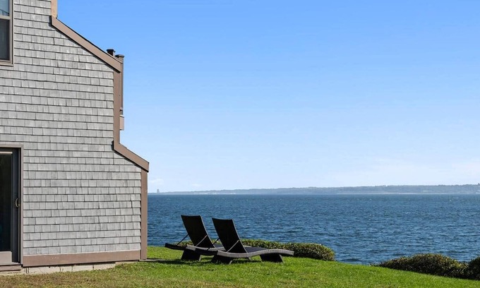 Jamestown Condominio | 2br Condo Tranquil Retreat on Conanicut Island