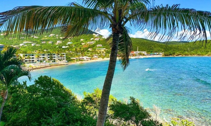 Bolongo Bay Condominio | Sea Cliff 18-11 - Condominio 2BR justo en el agua!