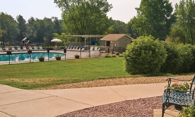 Lake Delton Condominio | 2br Deluxe Condo in Wilderness Setting!