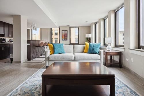 Capitol City Apartamento | 2BR Downtown Luxury Getaway