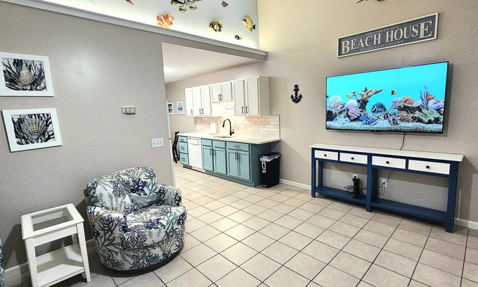 Biltmore Beach Villa | 2Br Duplex, quiet & newly updated. Sleeps 6. Near beach & lagoon boat launch.