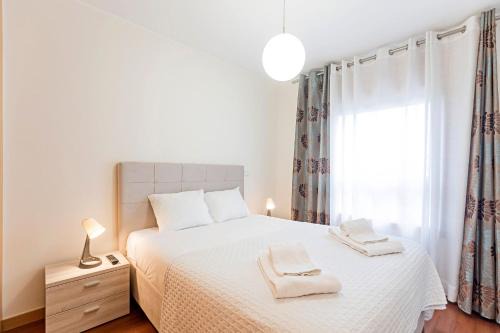 Mafamude Apartamento | 2BR Flat by Metro w/Free Parking by LovelyStay