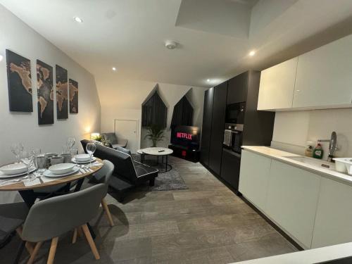 Farnham Common Apartamento | 2BR Flat in Prime Location