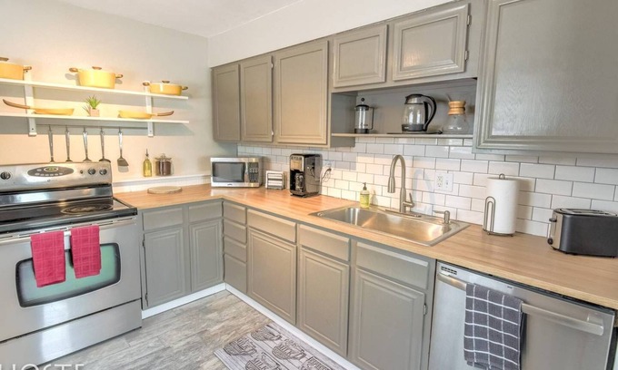 Colorado Springs Cabaña | 2BR Garden-level Great Outdoors Dog Friendly