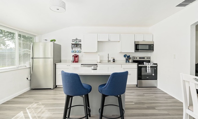 Lakeland Casa | 2BR + Guest Room/Office - Pet Friendly