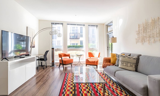 Mercer Island Apartamento | 2BR | Gym, Lounge | Mercer Island | Sophari E