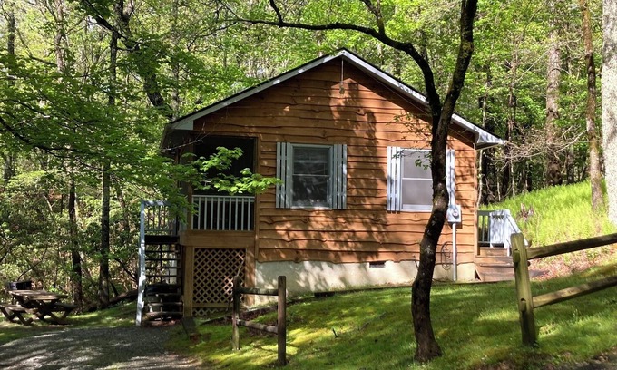 Brevard Cabina | 2BR Hickory Hideaway