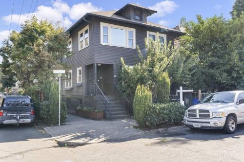 Hosford-Abernethy Casa | 2BR Hideaway in the heart of SE Portland