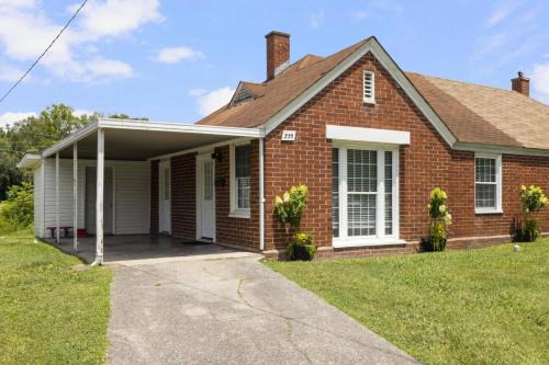 Kingsport Casa | 2BR house minutes from Holston Valley & Eastman