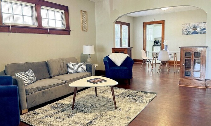 Terre Haute Casa | 2BR-King Bed~ Grill-Firepit-near Rose-Hulman & ISU