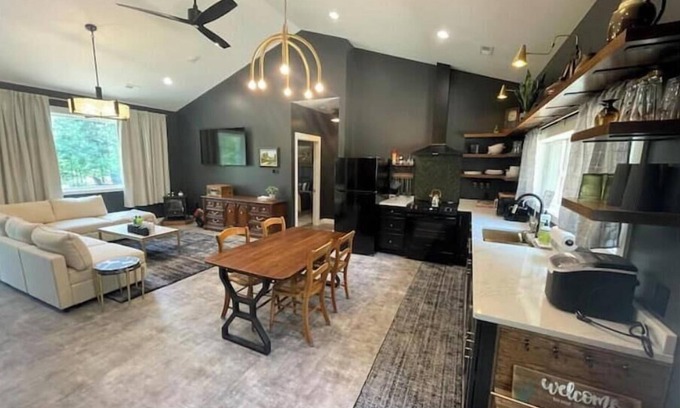 Wisconsin Dells Casa | Nuevo Listado 2Hab/2Ba, Lago Trout, Jacuzzi, Fogata, Vistas Hermosas