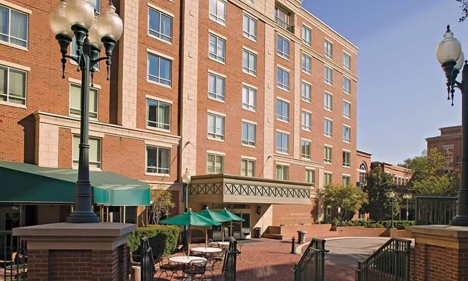 Old Town West Condominio | 2br Lockoff Condo Visit U.S. Capitol