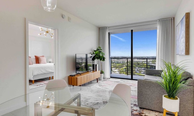 Doral Apartamento | 2BR Luxury Stay | Downtown Doral's Best Location