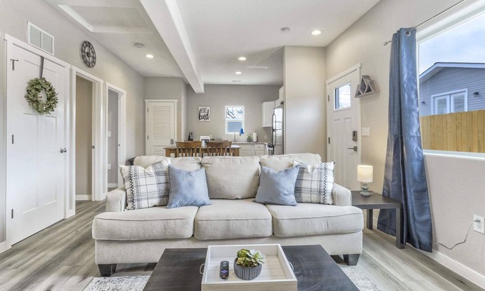 Monument Casa | 2BR Modern Cottage with Hot Tub in Monument Near USAFA, Park