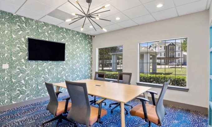 Pleasant Valley Apartamento | 2BR Modern Hideaway near Downtown, Gated, Pool