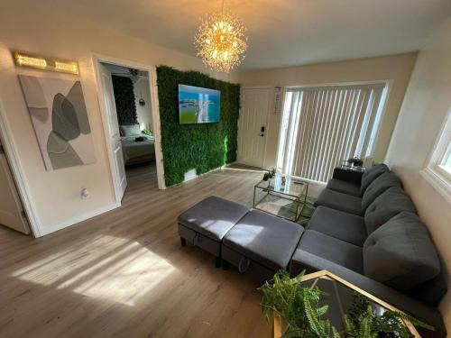 Woodburn Casa | 2BR Modern Home - Near WVU, Hospitals & Stadium