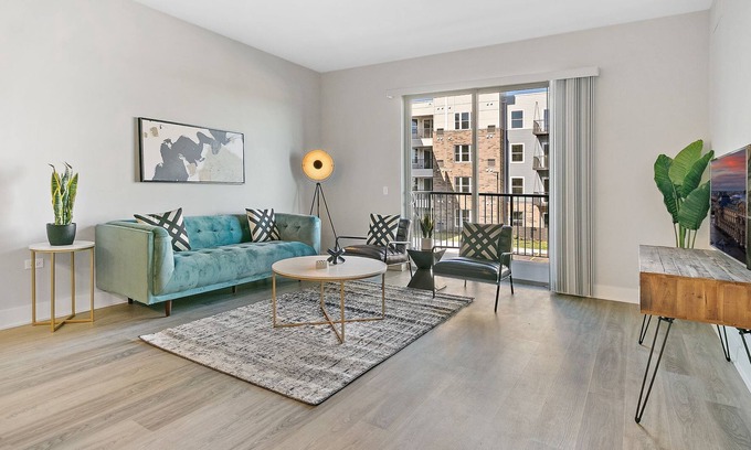Warrenville Condominio | 2BR Modern Living in Warrenville