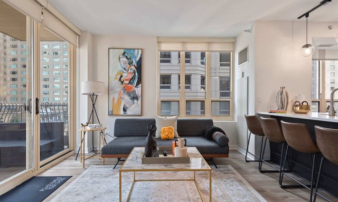 Rush and Division Apartamento | 2BR near Riverwalk + downtown access