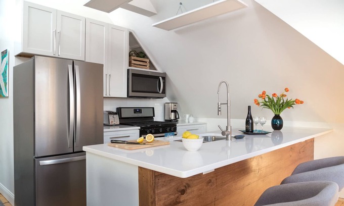 Historic Hill Apartamento | ¡Nuevo! 2HAB, vistas, cocina, chimenea, WiFi y estacionamiento, a pie de todos, alquiler semanal