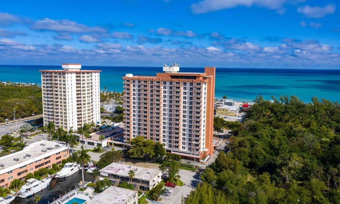 Birch Park Finger Streets Condominio | 2BR Oceanfront Condo! Central Fort Lauderdale Beach. Sleeps 8.