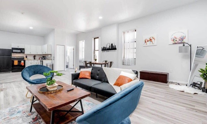 Lafayette Square Apartamento | 2BR Park Ave Townhome with parking | CozySuites