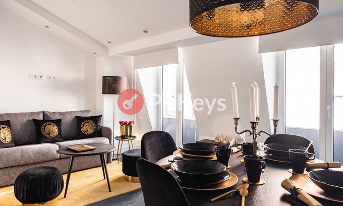 Santa Engracia Apartamento | 2BR penthouse with terrace
