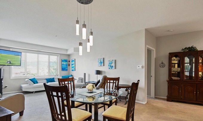 Quail Ridge Condominio | 2BR Plus Den - Relaxing and Spacious - Pool - Close to Golf, Wineries, Downtown