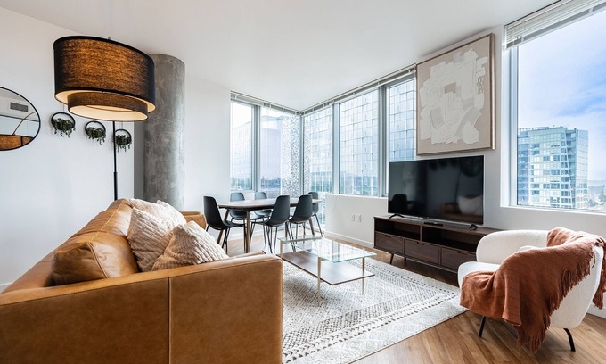 West Bellevue Apartamento | 2BR | Pool, Gym, Rooftop | Bellevue | Sophari A