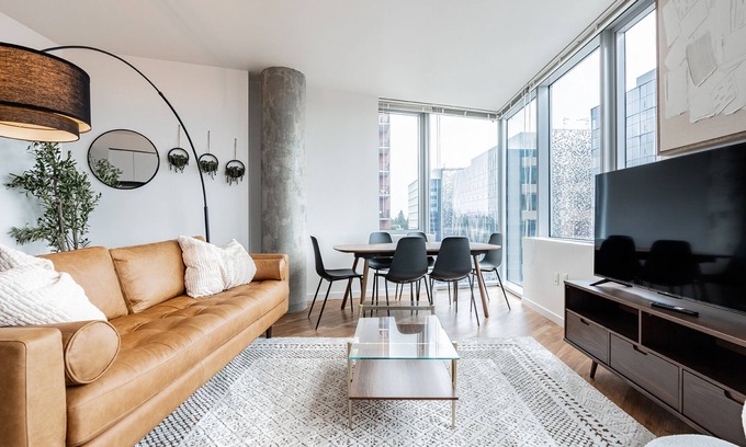 West Bellevue Apartamento | 2BR | Pool, Gym & Rooftop | Bellevue | Sophari A