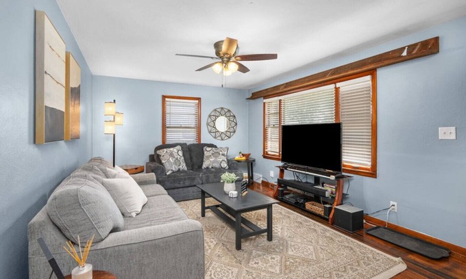 Davenport Casa | 2BR Quiet Home *Pet-Friendly* w/ Outdoor Firepit