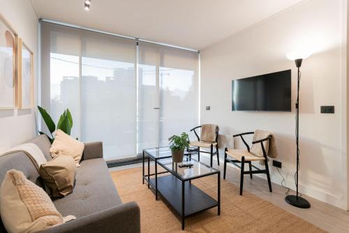 Apoquindo Apartamento | 2BR Retreat in Las Condes Steps from Arauco Park