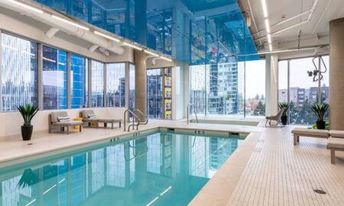 West Bellevue Apartamento | 2BR | Rooftop, Gym, Pool | Bellevue | Sophari A