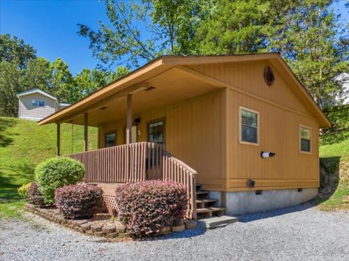 Gatlinburg - Pigeon Forge Chalet De Esquí | 2BR Rustic Cabin with Views and Parking