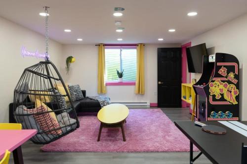 Jeffersonville Apartamento | 2BR Suite at Smuggler's Notch with sauna hot tub arcade & river