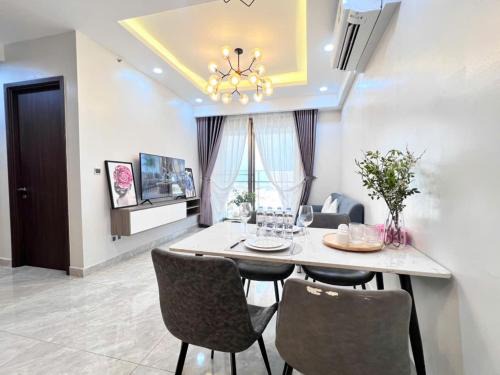 Phu My Hung Hotel | 2BR The Peak Midtown M8