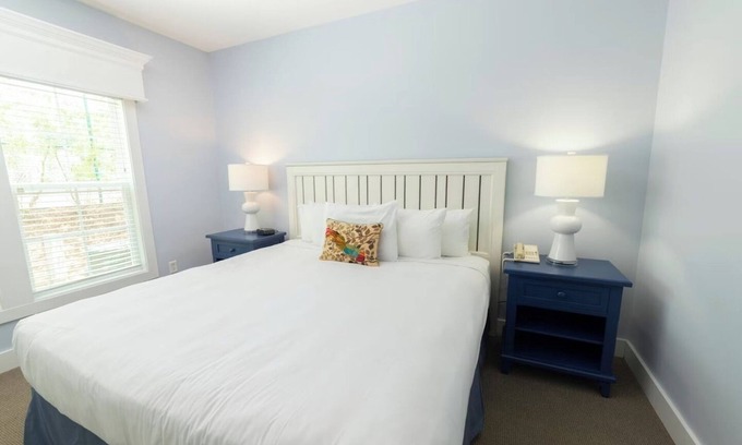 Lackey Complejo | 2BR Townhome Retreat w/Washer, Deck & Access to Trails & Attractions