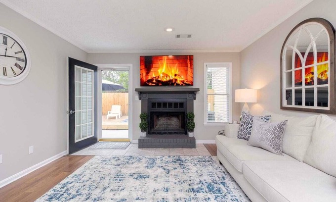 Warner Robins Casa | AtHome+1 | 2BR Townhouse | Pet Friendly
