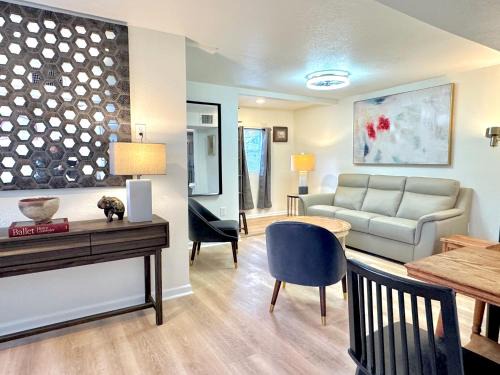Central Oklahoma City Casa | 2br Townhouse Taft Stadium & Plaza Dining #n39