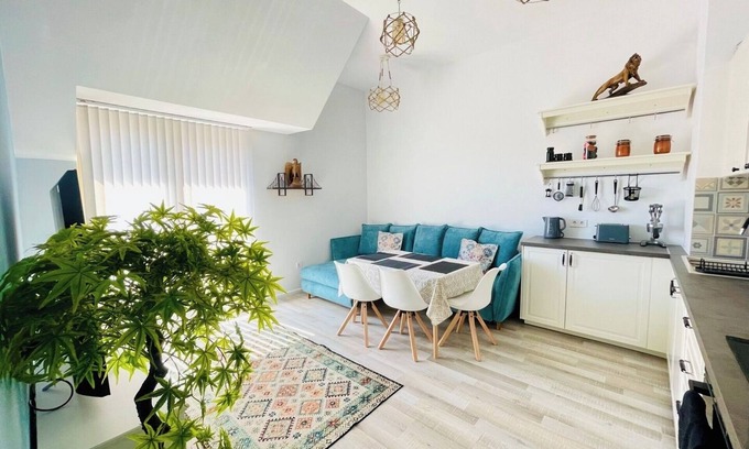 Odesos Apartamento | 2BR Vintage Residence - Free Parking