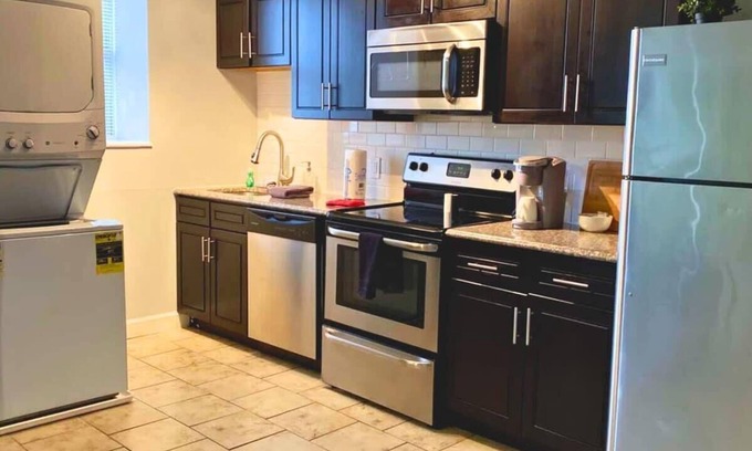DeBaliviere Place Apartamento | 2BR W&D 6th FloorMins to Forest Park, CWE