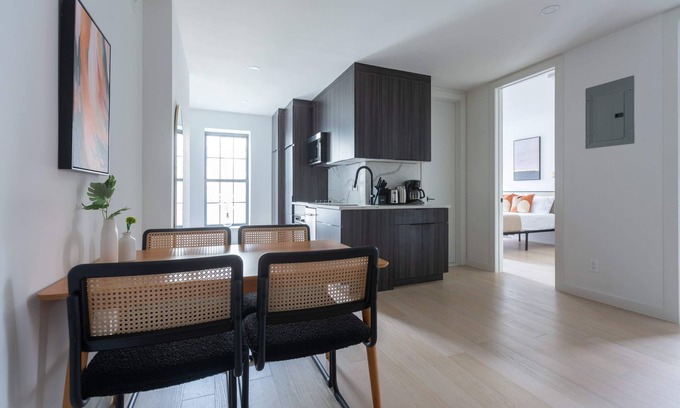 Greenpoint Apartamento | 2BR, W/ w/d in unit, By Subway
