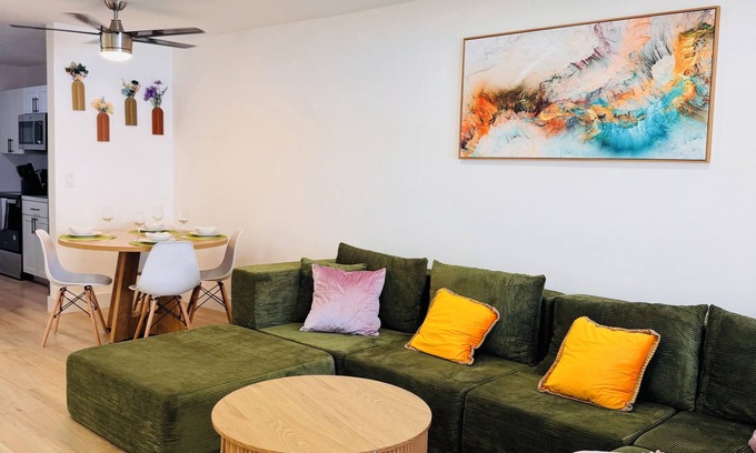 Highland Garden Casa | Modern Hollywood Beach Young Circle 2x2 Professionals, Family, WiFi, AC, Parking