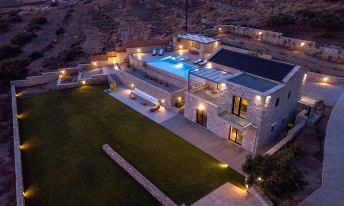 Falassarna Villa | 2 Jacuzzi dentro y al aire libre ★ 2 Piscina climatizada ★ 2 Sauna ★ 14 plazas