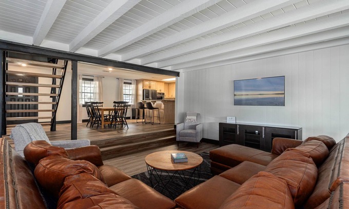 Mead Casa | 2Kings 2Doubles - Boat Dock in Cozy Cove PetsAsk